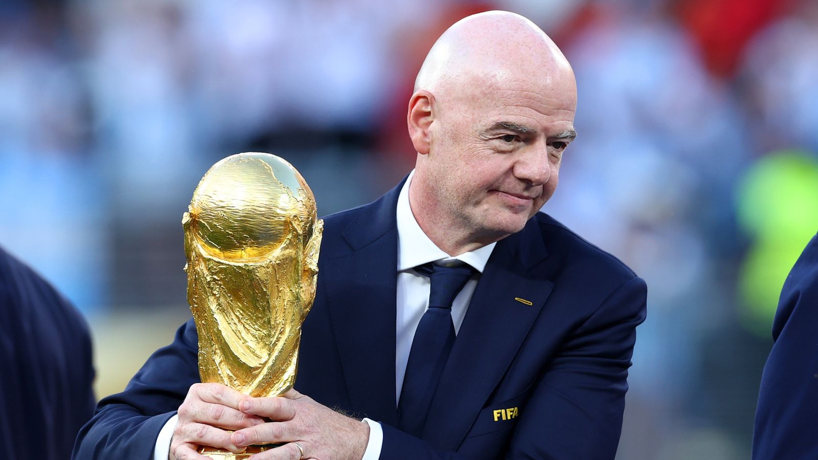 世界杯：国际足联主席贾尼·因凡蒂诺提供3000万英镑激励，鼓励成员支持有争议的私人投资计划